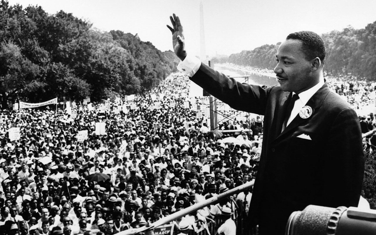 ڈاکٹر کنگ 28 اگست 1963 کو Washington مارچ کے دوران ہجوم سے خطاب کرتے ہیں